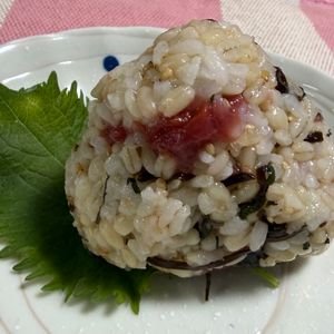 ゆっこの作ってみた!投稿(【梅塩昆布のもち麦おにぎり】)