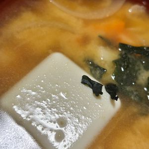 なちゃんの作ってみた!投稿(『じゃがいもと人参と玉ねぎのお味噌汁』)