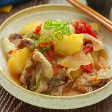 トマトの塩こうじ肉じゃが