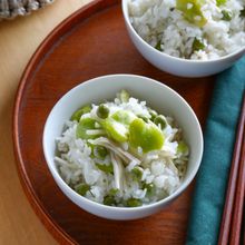 五感で味わう・そら豆とグリーンピース、新生姜の炊き込みご飯