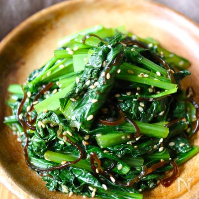 レンジで5分！【小松菜の胡麻塩昆布和え】材料4つで簡単♩