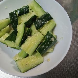 鶏皮坊主の作ってみた!投稿(【やみつき! 中華風チーズきゅうり】パパッと2分副菜🥒)