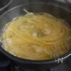 えびトマトクリーム【冷製パスタ】の下準備