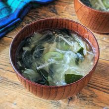 【ヘルシー!海藻ときのこのみそ汁】食物繊維たっぷり