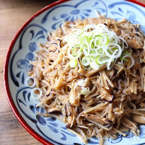 【作り置きOK！】きのこと白滝のオイスター炒め