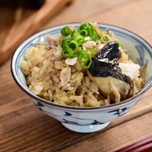 海苔の香りしっかり「炙りサバと海苔佃煮の釜飯」