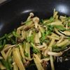 旨味たっぷり【ピーマンとじゃがいもときのこのオイスター炒め】の工程4