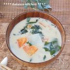 出汁不要　根菜とわかめの豆乳みそ汁。