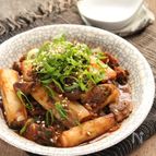 ねぎネギまみれの砂肝　柿と八丁味噌煮