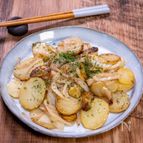 ボリュームあり「厚切りポテトのリヨネーズ」