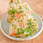 火を使わない！子どもが喜ぶ！豆苗とチーズのおかかおにぎり