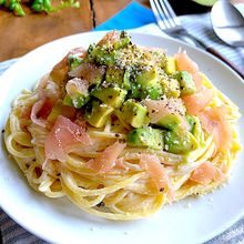 簡単あえてのせるだけ♡生ハムとアボカドのクリームチーズパスタ