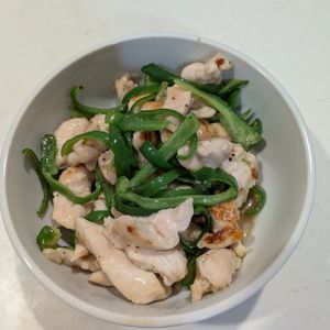 海の作ってみた!投稿(ピーマンと鶏むね肉の《にんにく♡旨塩炒め》)