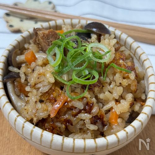 鯖味噌煮缶で炊き込みご飯