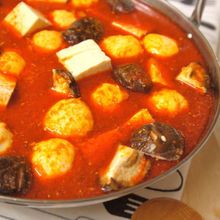 豆腐とえび団子の塩麹と味噌のチゲ風