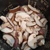 生姜とごま油でコク旨◎鶏もも肉と椎茸の炊き込みごはんの工程4