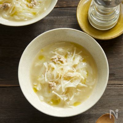 甘みがじんわり♪新玉ねぎと豚肉のスープ【新玉ねぎ大量消費】