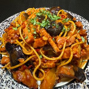楽ラク手抜キッチン🐶🐾の作ってみた!投稿(【なすとベーコンのトマトパスタ】誰でも簡単に作れる)