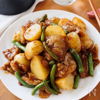 『豚バラ新じゃがとインゲンのにんにく味噌炒め』照りうま☆