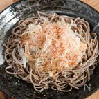 ぱぱっと完成！新玉ねぎとかつおぶしの和えそば