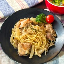 ワンパンで簡単！きのこと鶏出汁のオイルパスタ
