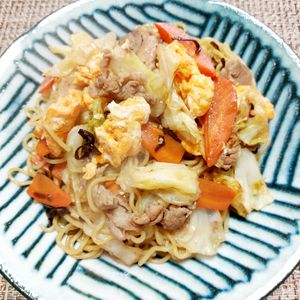 よっこの作ってみた!投稿(『うまーい♡』がとまらない【豚肉とキャベツの塩昆布焼きそば】)