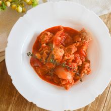 とろとろ甘い!新玉ねぎと鶏肉の塩こうじトマト煮