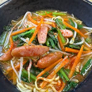 楽ラク手抜キッチン🐶🐾の作ってみた!投稿(【ウインナーともやしの具だくさん味噌ラーメン】野菜たっぷり！)