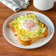 【ごちそうトーストの完成♪】
キャベたまチーズトースト