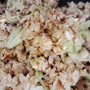 モモの作ってみた!投稿(衝撃の美味しさ！♡︎ひき肉和風レタス炒飯)
