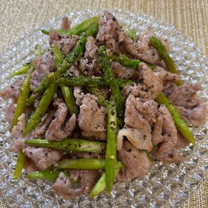 楽ラク手抜キッチン🐶🐾の作ってみた!投稿(疲労回復！アスパラガスと豚肉の生姜焼き)