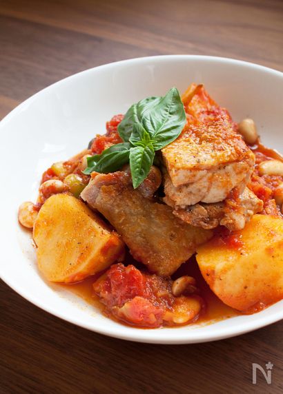 パリパリチキンとゴロッとじゃがいものチリトマト煮