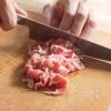 さっぱりボリューム満点!豚こまと梅しそチーズつくねの工程1