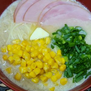 ヴェルの作ってみた!投稿(5分で作れてちゃんとウマい！おうちでも簡単「味噌ラーメン」)
