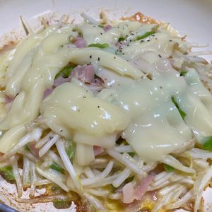 1465412料理経験3年生の作ってみた!投稿(シャキシャキもやしとハムのとろ〜りチーズガレット)