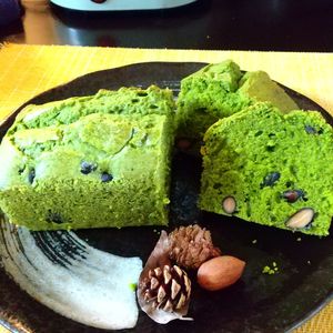 チョロリスの作ってみた!投稿(混ぜて焼くだけ！簡単！黒豆の抹茶パウンドケーキ)