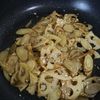 旨味たっぷり【ごぼうと蓮根のオイスターきんぴら】お弁当にも◎の工程3
