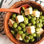 混ぜるだけで絶品おつまみ！枝豆とチーズのオリーブオイル和え