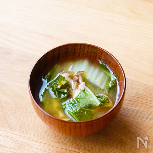 だしパックで簡単♪白菜ときのこの味噌汁