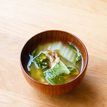 だしパックで簡単♪白菜ときのこの味噌汁