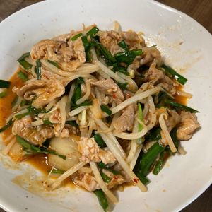 Mariの作ってみた!投稿(【豚ニラキムチ炒め】ご飯が進む！シャキ旨♡がっつりおかず)