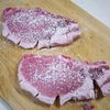 トマトソースで食べる「ポークソテー」（ほうれん草添え）の工程1