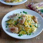 ジョンソンヴィルとズッキーニのチーズパスタ