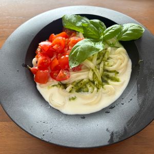 こむぎの作ってみた!投稿(とろ～ん💛濃厚クリーミーバジルそうめん)