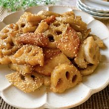 すりごま・たっぷり♡レンコンとさつま揚げの甘辛炒め