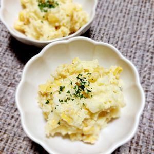 よっこの作ってみた!投稿(この手があったか！コーンスープの素で簡単「コンポタポテサラ」)