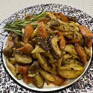 楽ラク手抜キッチン🐶🐾の作ってみた!投稿(食欲そそる♪きのことウインナーのバジルソテー☆お弁当にも◎)