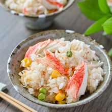 なにもしたくない日に。炊飯器に入れるだけ♪かに風味ご飯