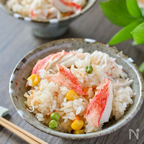 なにもしたくない日に。炊飯器に入れるだけ♪かに風味ご飯
