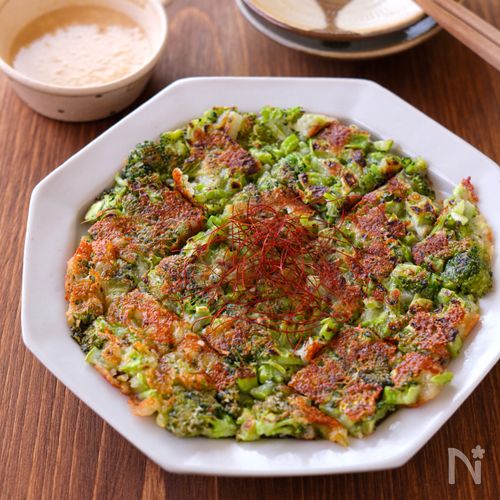 【ブロッコリーのチーズチヂミ】茎も一緒に！野菜のおつまみ♪